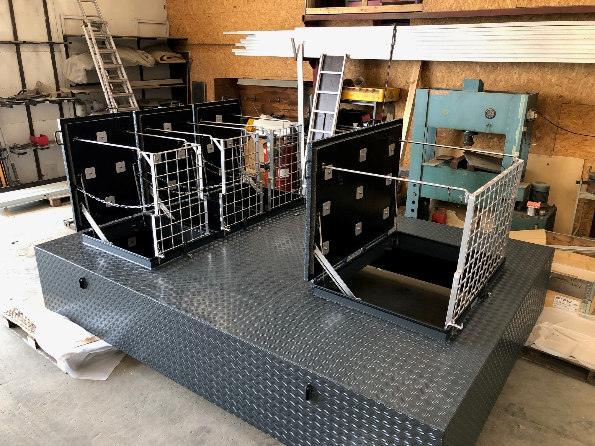 Firkantet dæksel m. mandehul